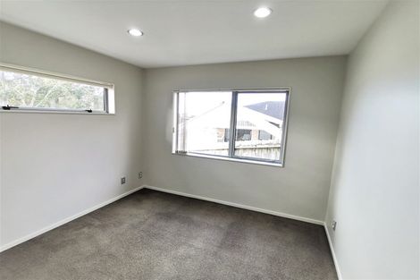 Photo of property in 22 Namsan Close, Fairview Heights, Auckland, 0632