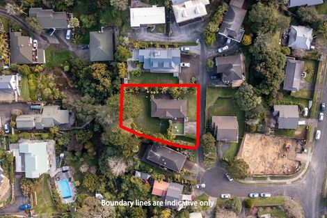 Photo of property in 10 Kirkdale Place, Northcross, Auckland, 0632