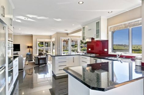 Photo of property in 2 Krissell Place, Acacia Bay, Taupo, 3330