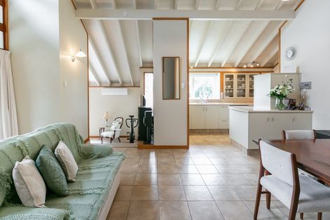 Photo of property in 19 Tauroa Road, Havelock North, 4130