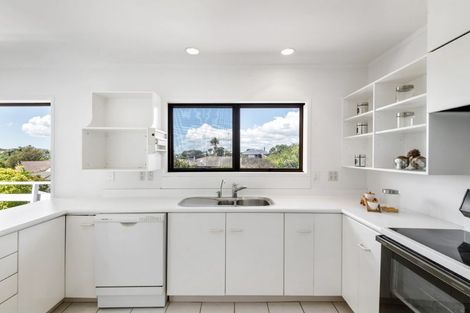 Photo of property in 13 Tarahanga Street, Northcote, Auckland, 0627