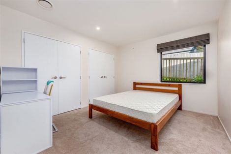 Photo of property in 21 Midhurst Avenue, Henderson, Auckland, 0612