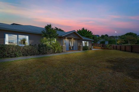 Photo of property in 2 Catlins Glen, Aotea, Porirua, 5024