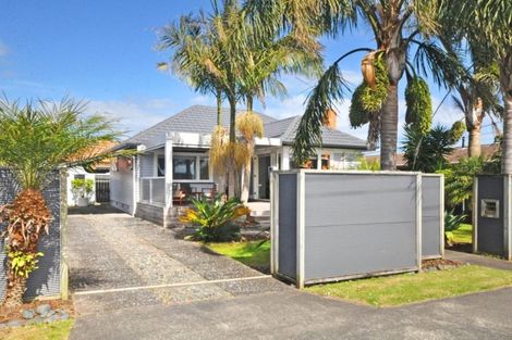 Photo of property in 40 Centreway Road, Orewa, 0931