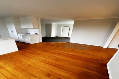 Photo of property in 120 Ennis Avenue, Pakuranga Heights, Auckland, 2010