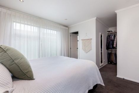 Photo of property in 2 Matau Lane, Ferndale, New Plymouth, 4310