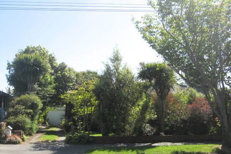 Photo of property in 16 Isleworth Road, Bishopdale, Christchurch, 8053