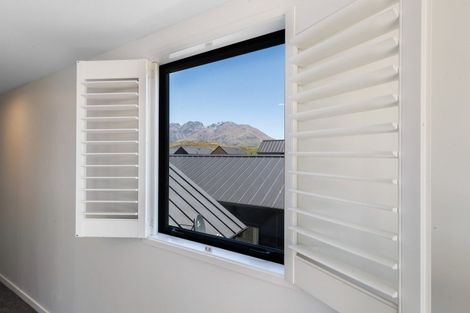 Photo of property in 10 Chapman Way, Jacks Point, 9371