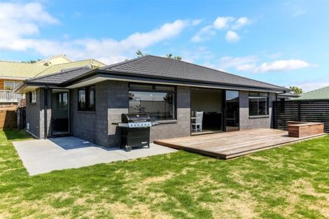 Photo of property in 3 Greenridge Lane, Merrilands, New Plymouth, 4312