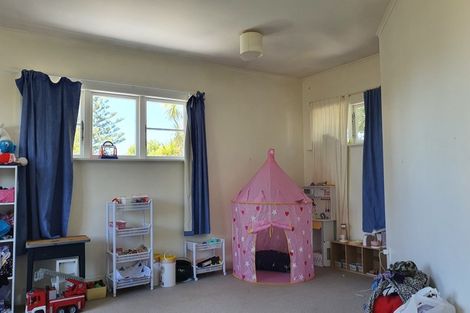 Photo of property in 70 Norwood Road, Bayswater, Auckland, 0622