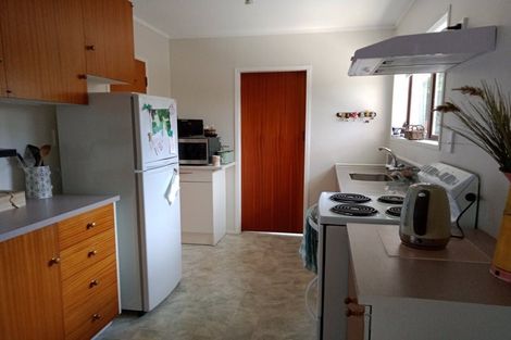 Photo of property in 2/8 Tatua Place, Conifer Grove, Takanini, 2112