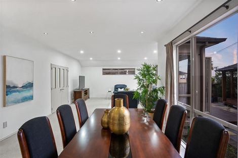 Photo of property in 23 East Coast Road, Milford, Auckland, 0620