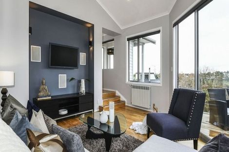 Photo of property in 27 Lagoon Way, West Harbour, Auckland, 0618