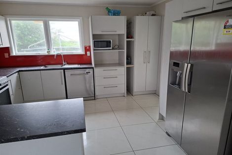 Photo of property in 18 Ranui Terrace, Tawa, Wellington, 5028