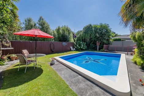 Photo of property in 355 Oxford Street, Levin, 5510