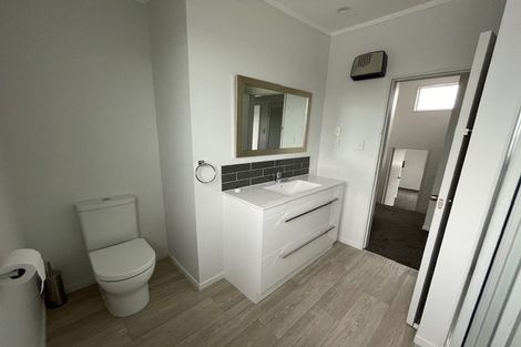 Photo of property in 4 Waiwera Crescent, Maupuia, Wellington, 6022