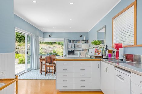 Photo of property in 4 Ranui Terrace, Tawa, Wellington, 5028