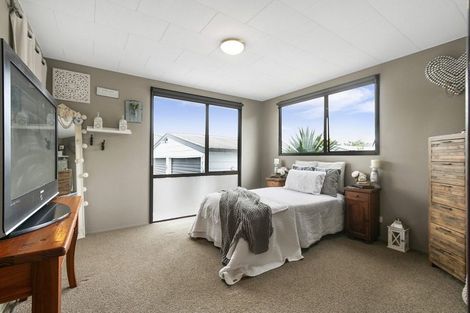 Photo of property in 1/26 Kamara Road, Glen Eden, Auckland, 0602