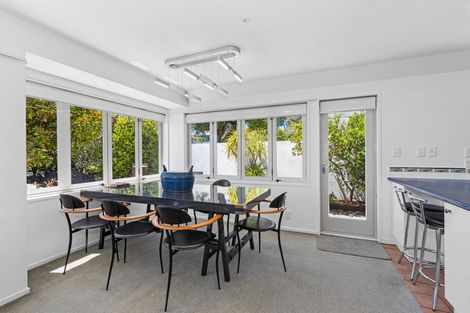 Photo of property in 25 Dyers Pass Road, Cashmere, Christchurch, 8022