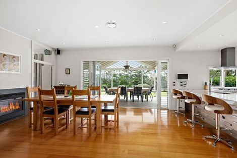 Photo of property in 53 Motu Road, Kumeu, 0891