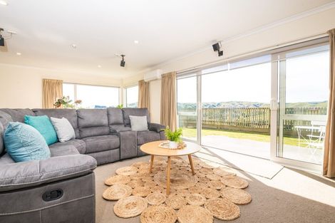 Photo of property in 195 Mark Avenue, Grenada Village, Wellington, 6037