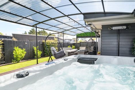 Photo of property in 5 Stratford Court, Fitzherbert, Palmerston North, 4410