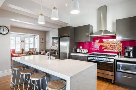 Photo of property in 67 Queen Street, Northcote Point, Auckland, 0627