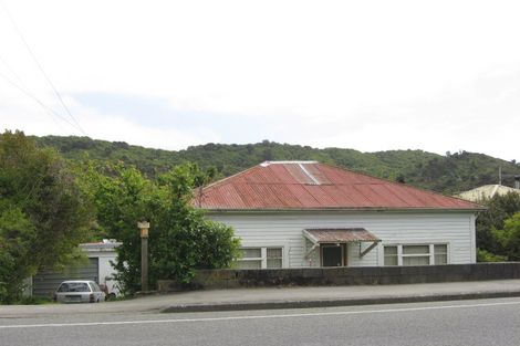 Photo of property in 153 Waikawa Road, Picton, 7220