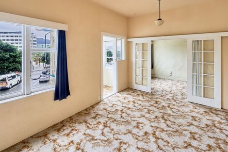 Photo of property in 68 Oriental Parade, Oriental Bay, Wellington, 6011