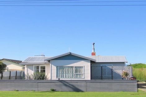 Photo of property in 24 Linklater Avenue, Foxton Beach, Foxton, 4815