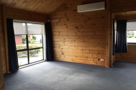 Photo of property in 32 Comeskey Grove, Elderslea, Upper Hutt, 5018