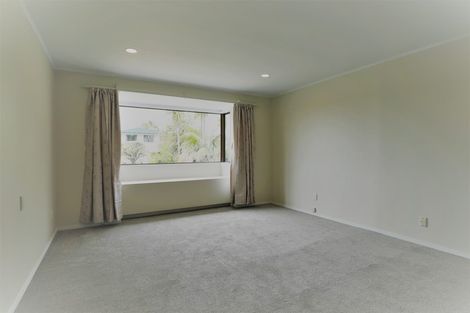 Photo of property in 118 Glenmore Road, Sunnyhills, Auckland, 2010