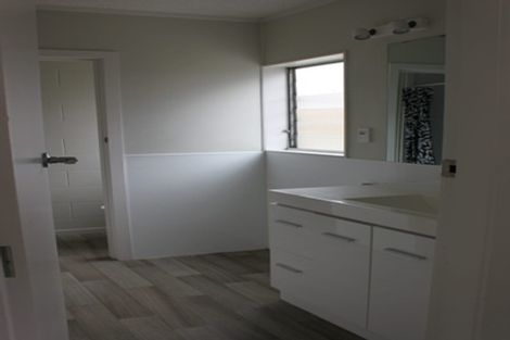 Photo of property in 2/37 Mclean Street, Tauranga, 3110