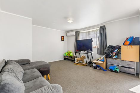 Photo of property in 2/77 Redcrest Avenue, Red Hill, Papakura, 2110