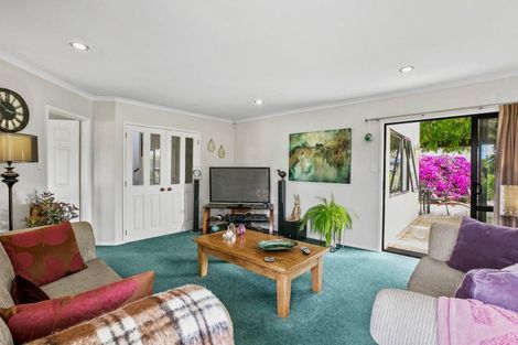 Photo of property in 2 Royal Heights, Glen Avon, New Plymouth, 4312