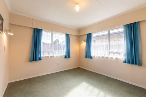 Photo of property in 5 Gladstone Street, Dannevirke, 4930