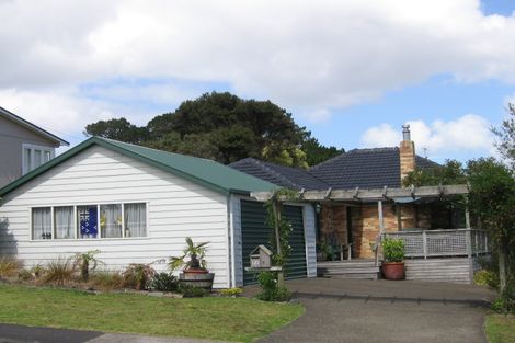 Photo of property in 76 Aeroview Drive, Beach Haven, Auckland, 0626