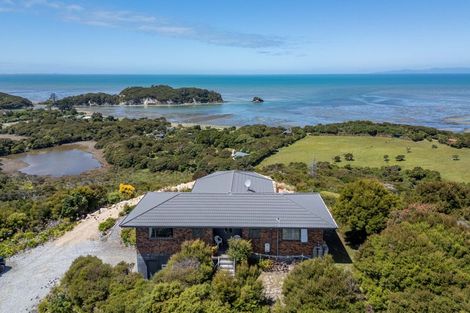 Photo of property in 51 Wharariki Road, Puponga, Collingwood, 7073