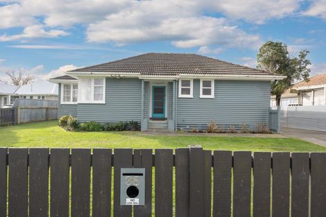 Photo of property in 38 Crewe Crescent, Hokowhitu, Palmerston North, 4410