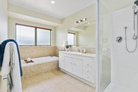 Photo of property in 6 Orohena Close, Northpark, Auckland, 2013