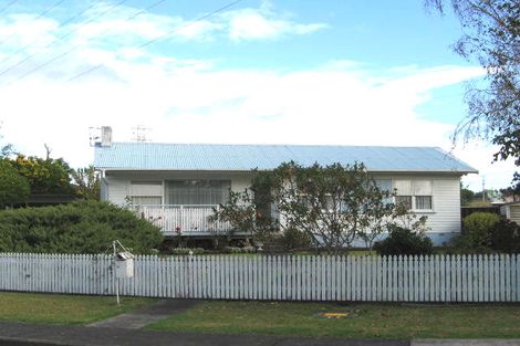 Photo of property in 81 Glen Marine Parade, Glendene, Auckland, 0602