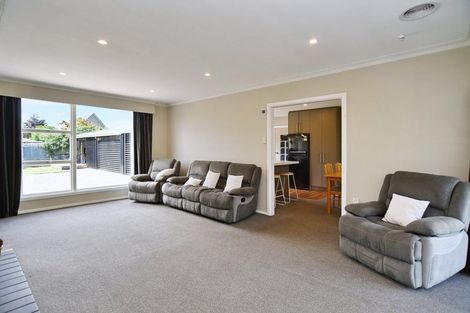 Photo of property in 32 Ashgrove Street, Rangiora, 7400