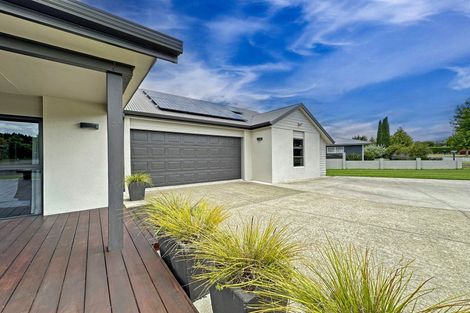 Photo of property in 1 Montgomery Crescent, Kinloch, Taupo, 3377