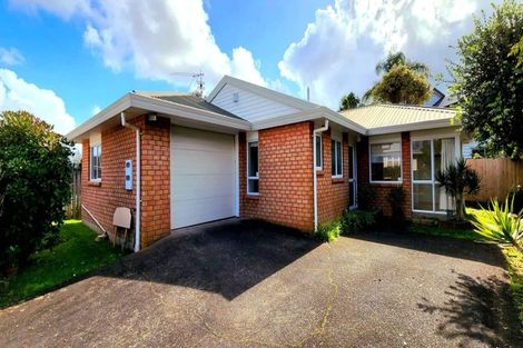 Photo of property in 2/11 Gloria Avenue, Te Atatu Peninsula, Auckland, 0610
