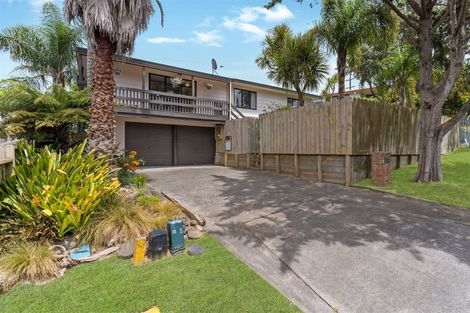 Photo of property in 1/70 Totaravale Drive, Totara Vale, Auckland, 0629