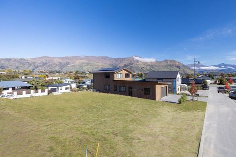 Photo of property in 7 Tuke Lane, Wanaka, 9305