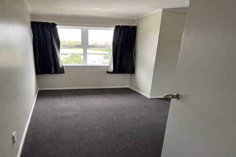 Photo of property in 2/75 Tramway Road, Beach Haven, Auckland, 0626