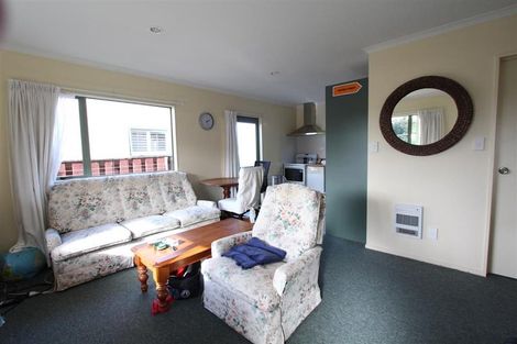 Photo of property in 16 Oxford Street, Fairfield, Hamilton, 3214