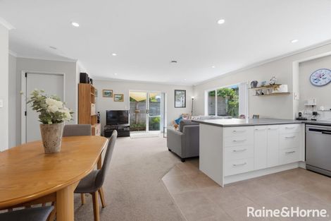 Photo of property in 18 Nirmal Place, Sunnyvale, Auckland, 0612