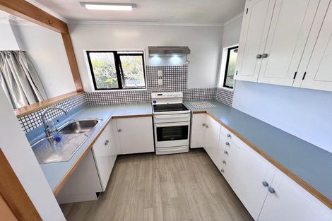 Photo of property in 6 Higham Ferrers Place, Red Beach, 0932